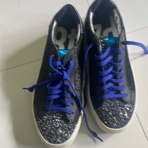 P448 black glitter Size 7 sneakers